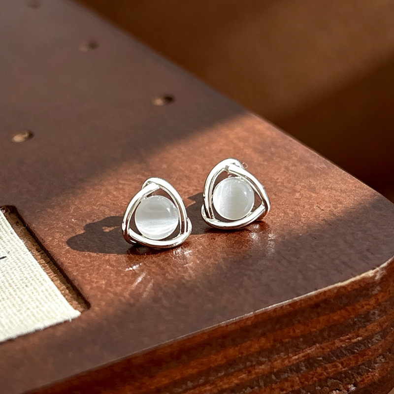 999 pure silver triangular cat-eye earrings for women, niche light luxury with a high-end feel, Mobius earrings for commuting
