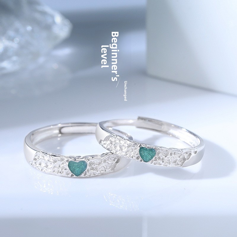 999 pure silver, a timeless symbol of love: a pair of blue heart-shaped rings with a fashionable, textured design, perfect for couples
