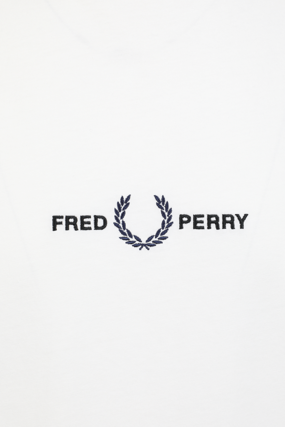 FRED PERRY חולצת טי לבנה עם לוגו רקום