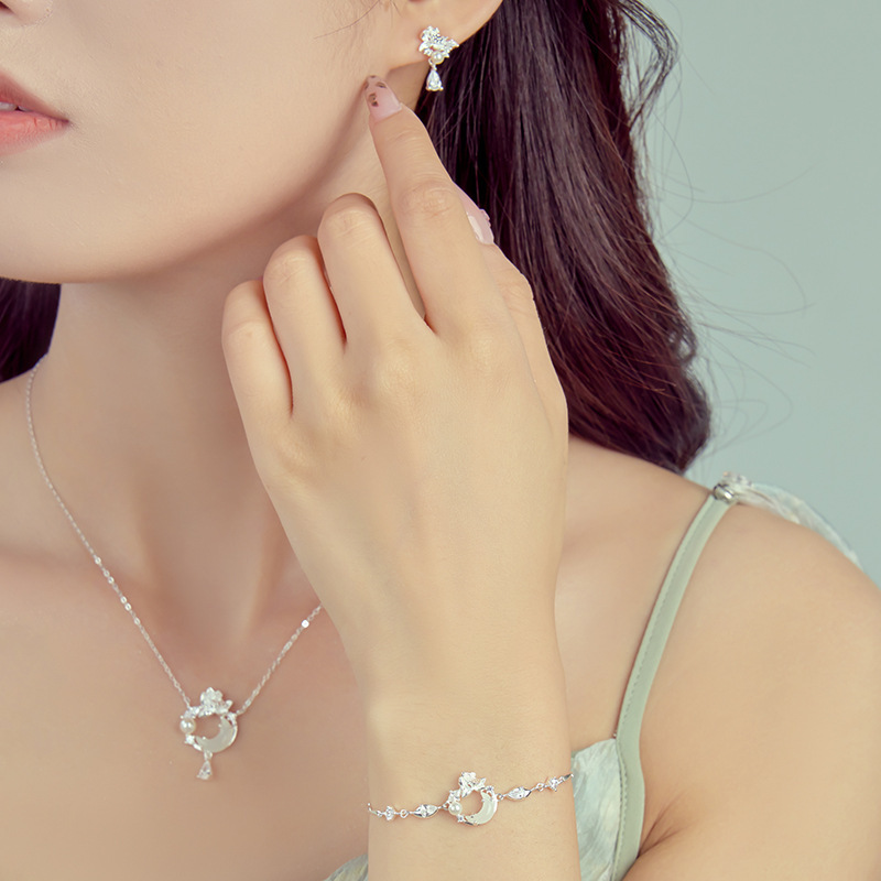 New original s925 silver needle lotus moonlight earrings, vintage niche design pearl lotus flower earrings