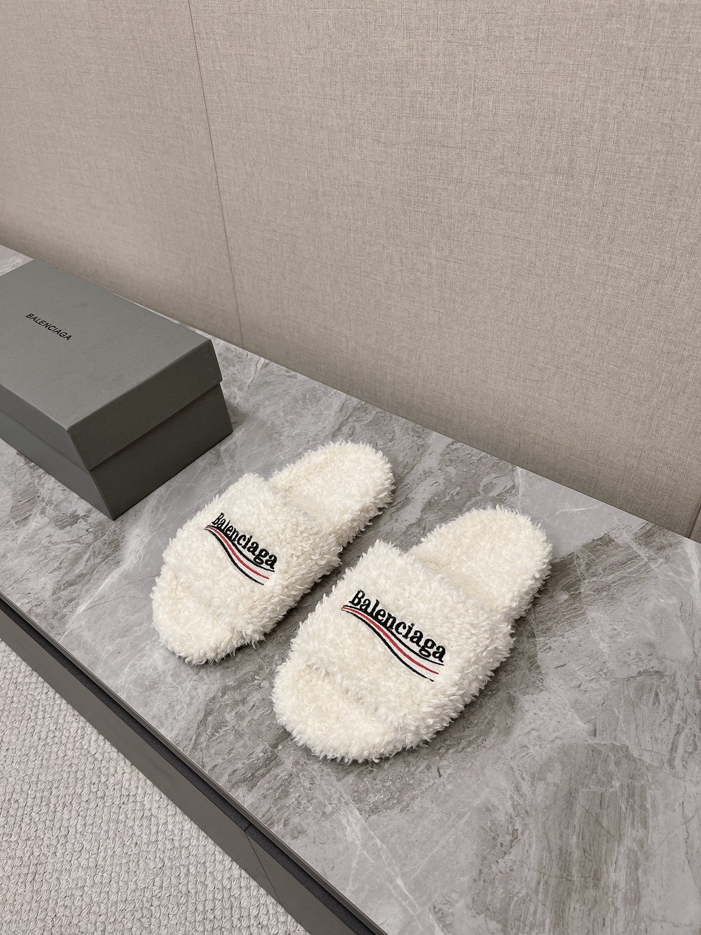 0411 New Breathable Loose Home Couple Logo Slippers