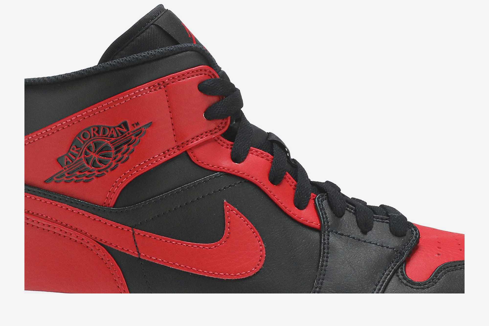Air Jordan 1 Mid ‘Banned’ 554724-074