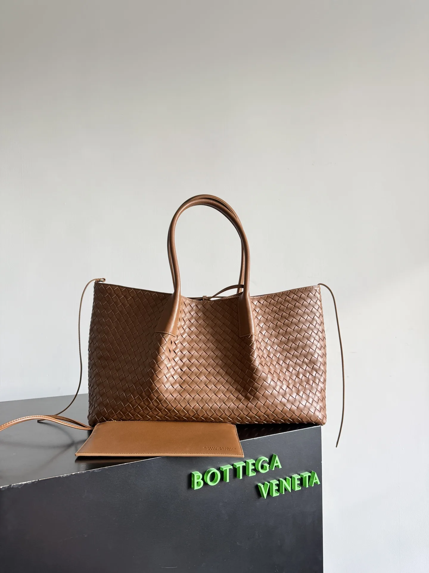 Bottega Veneta Intrecciato Woven Leather Top Handle Bag product photo from LabelPicks