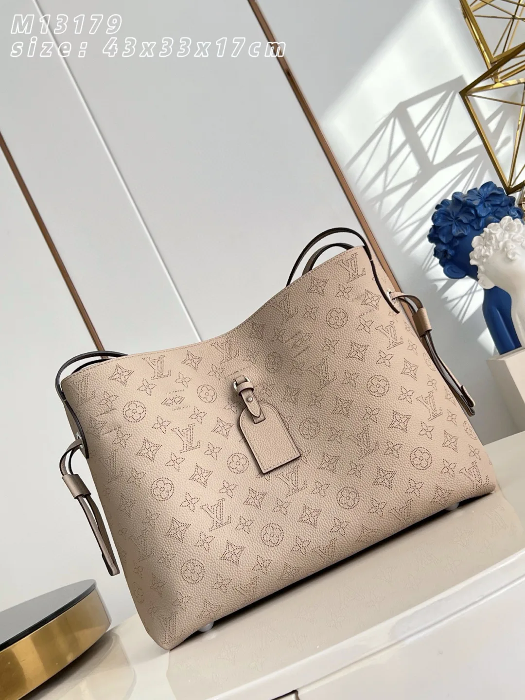 Louis Vuitton Versatile Shoulder Bag product photo from LabelPicks