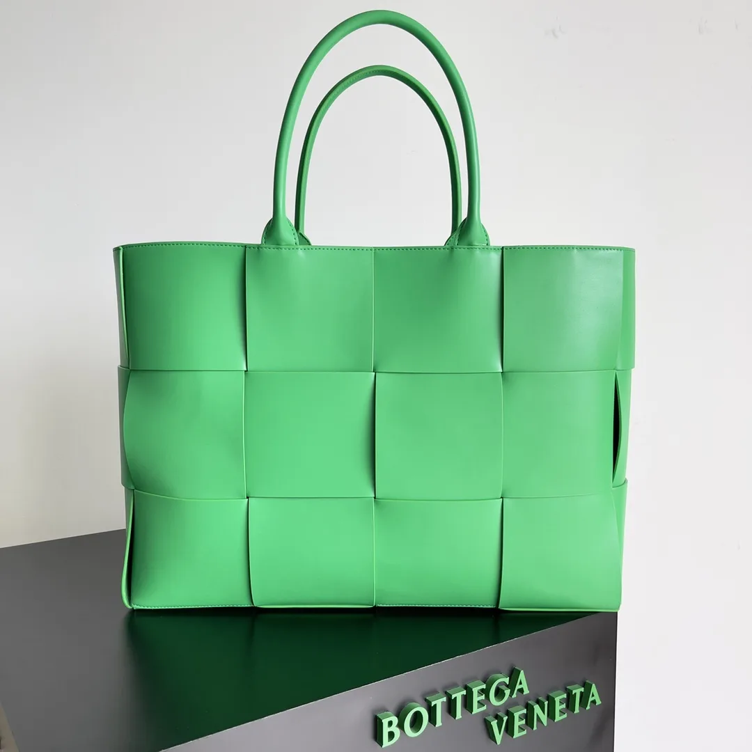 Bottega Veneta Shopper Tote Bag product photo from LabelPicks