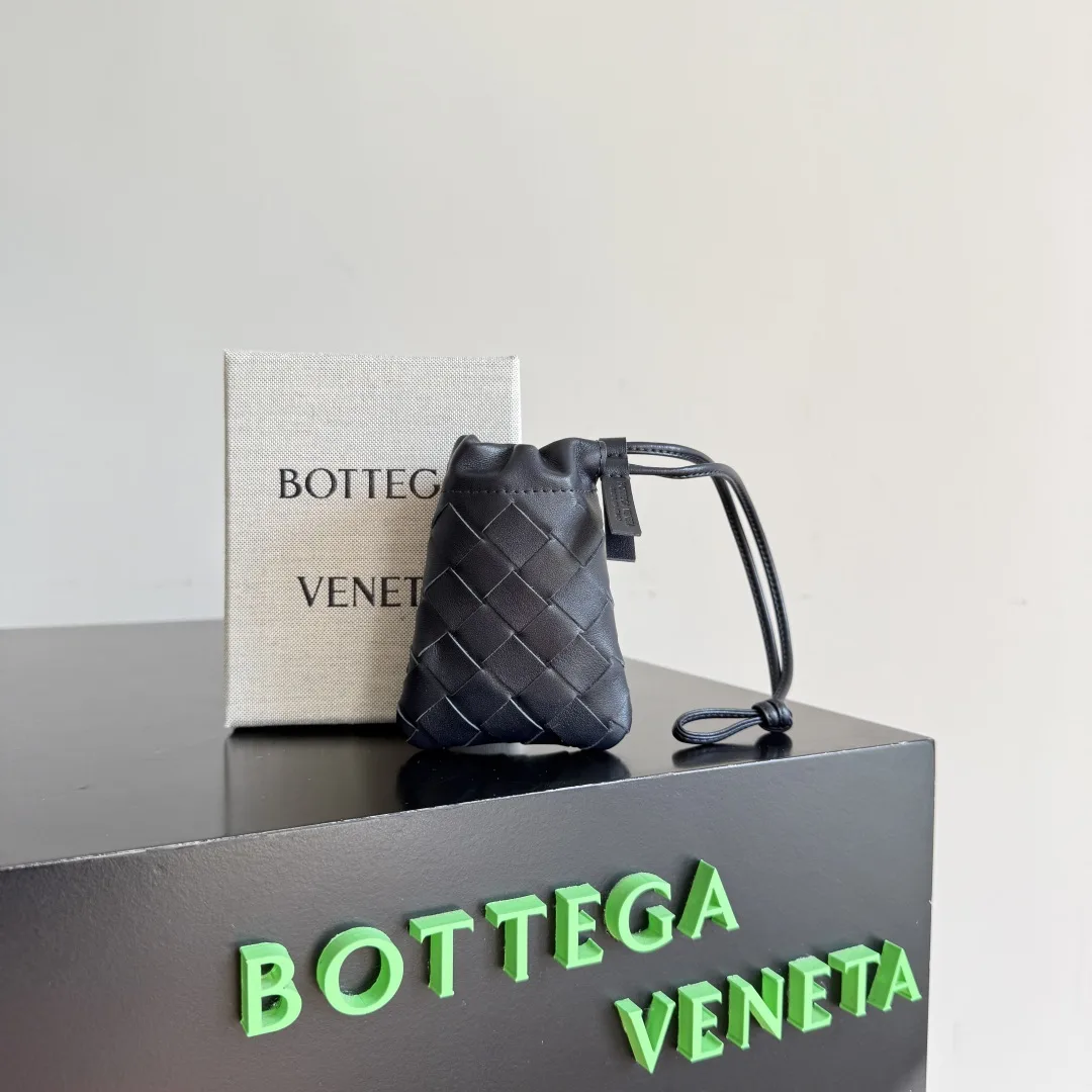Bottega Veneta Intrecciato Woven Leather Clutch product photo from LabelPicks