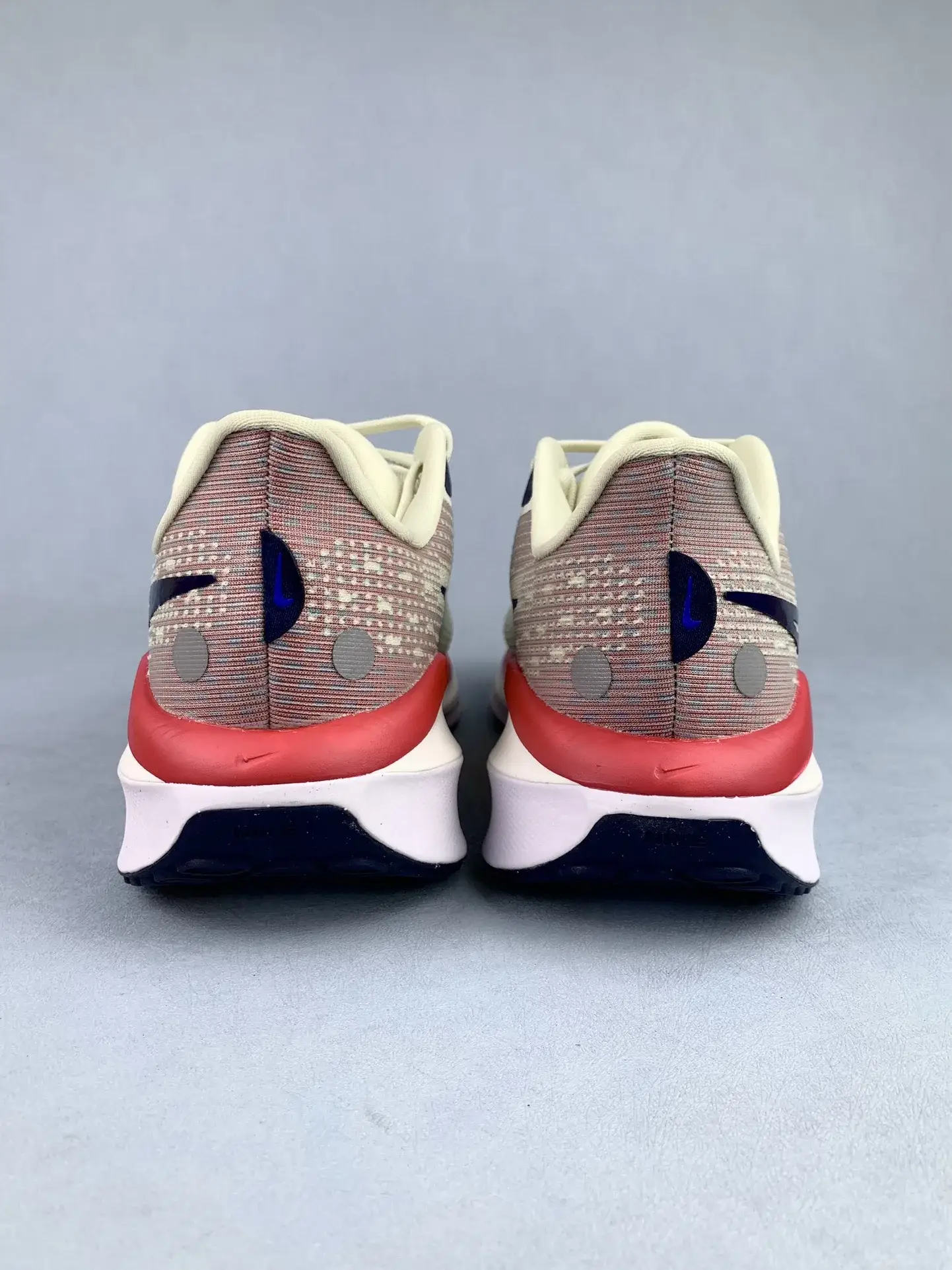 Nike Vomero 17 Shoes product photo from LabelPicks
