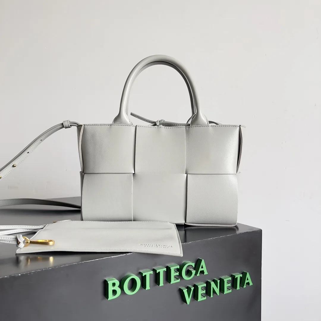 Bottega Veneta Lambskin Tote Bag product photo from LabelPicks