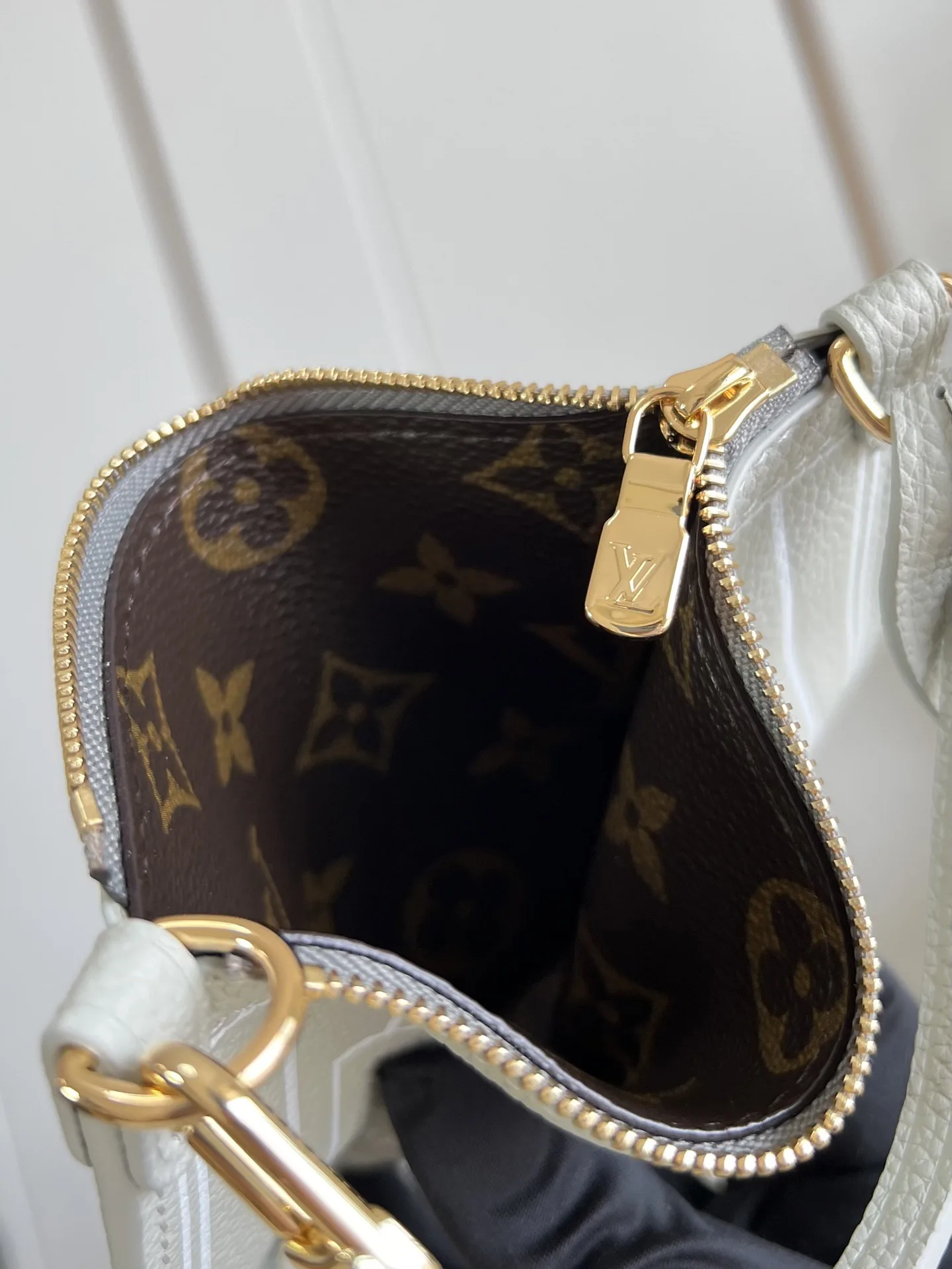 Louis Vuitton Gold Neverfull Tote Bag product photo from LabelPicks