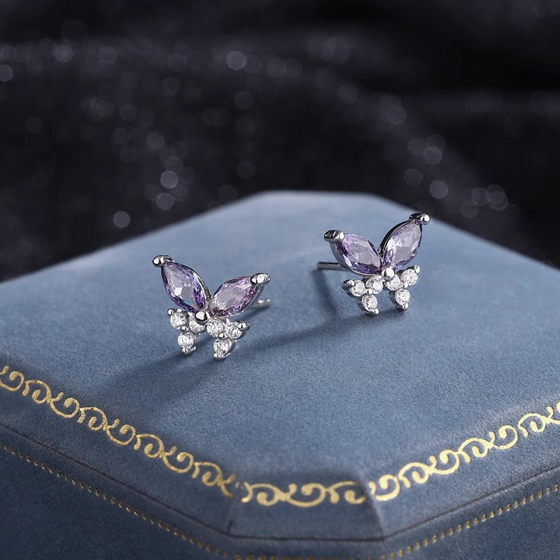 Butterfly-shaped purple crystal stud earrings, made of 999 sterling silver, with a chic and sophisticated look, small and delicate, featuring sparkling cubic zirconia, simple and elegant earrings