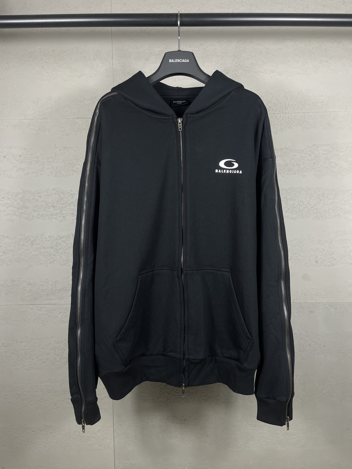 Classic Embroidered Print Shoulder-length Sleeve Zipper Hoodies