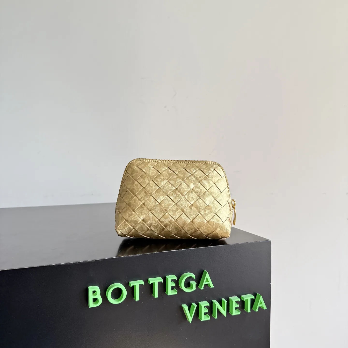 Bottega Veneta Intrecciato Woven Leather Top Handle Bag product photo from LabelPicks