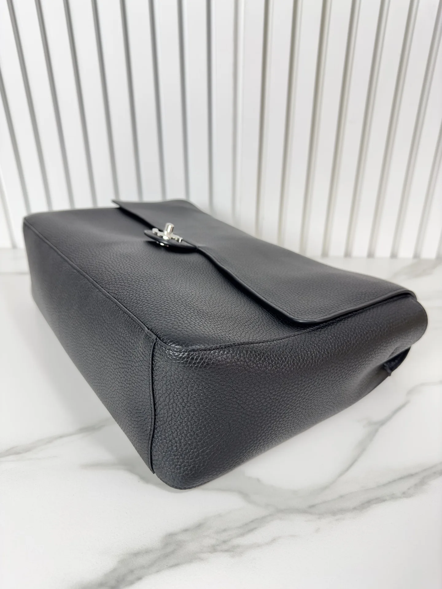 Chanel Grained Leather Classic Flap Crossbody Bag product photo from LabelPicks