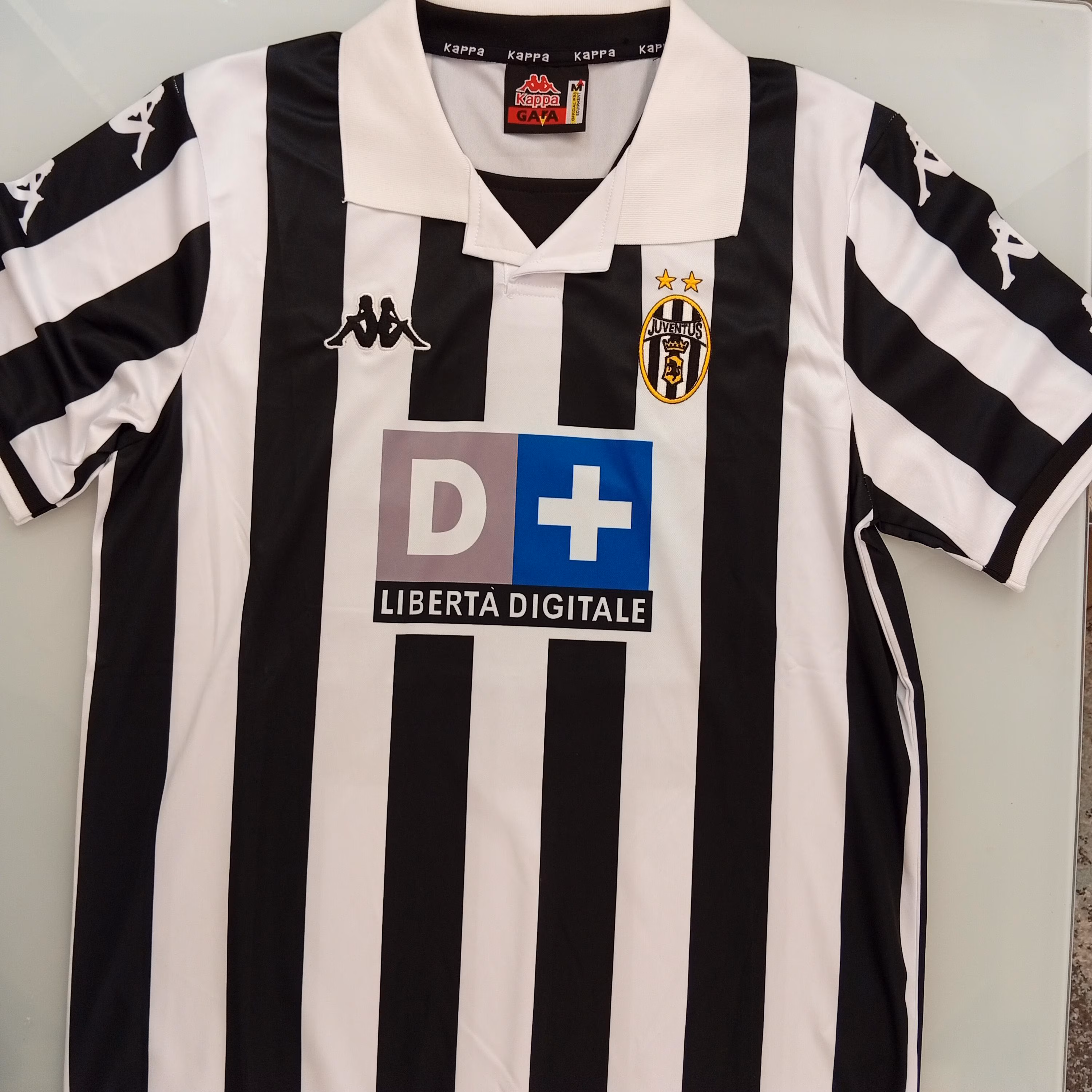 Zinedine Zidane Hand Signed Juventus Jersey #21 with COA