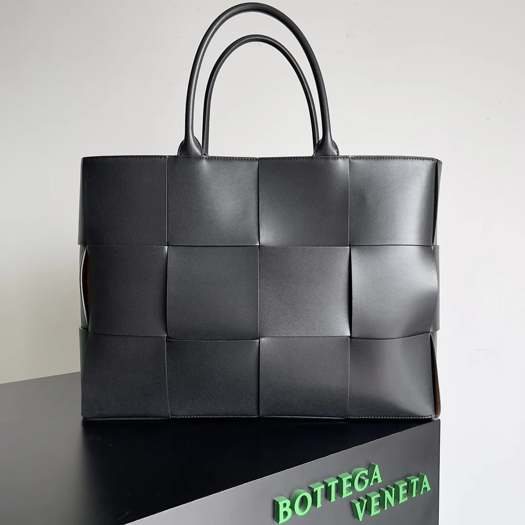 Bottega Veneta Shopper Tote Bag product photo from LabelPicks