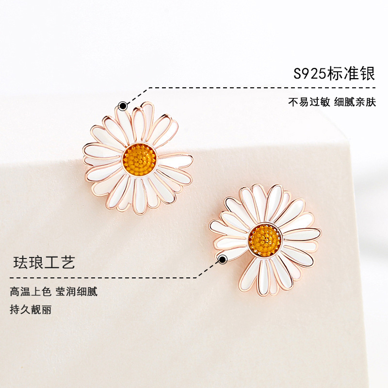 Trendy, minimalist daisy stud earrings for women, made of pure silver, in a Korean style, featuring delicate floral designs, and with a chic, Instagram-worthy aesthetic