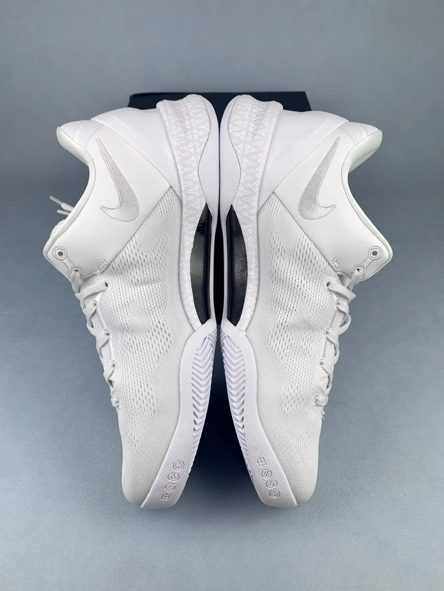 Kobe 8 Protro “Halo” Basketball Shoes product photo from LabelPicks