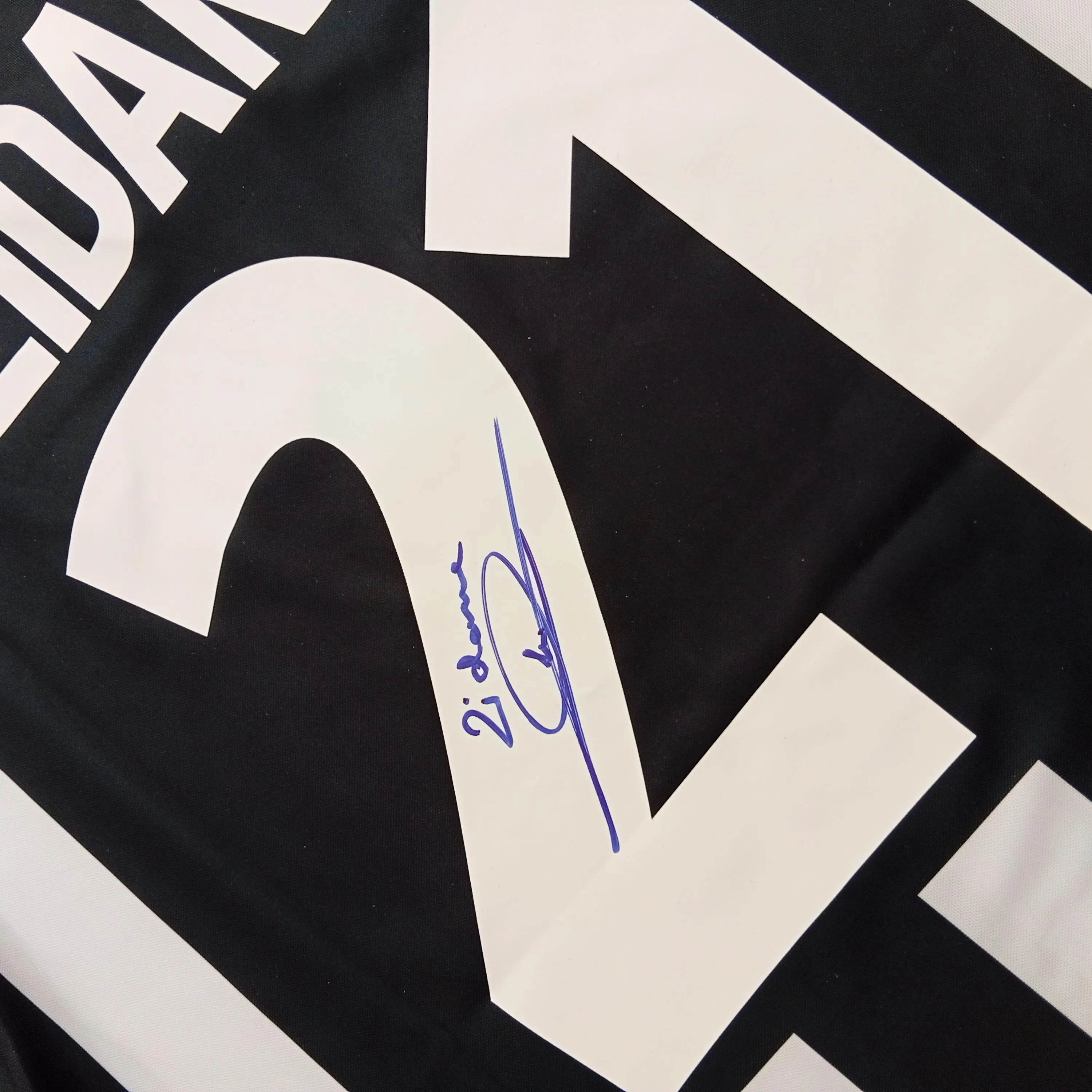 Zinedine Zidane Hand Signed Juventus Jersey #21 with COA