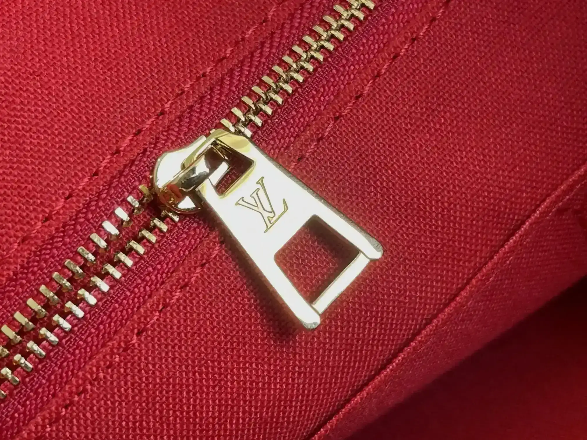 Louis Vuitton Onthego Tote Bag product photo from LabelPicks