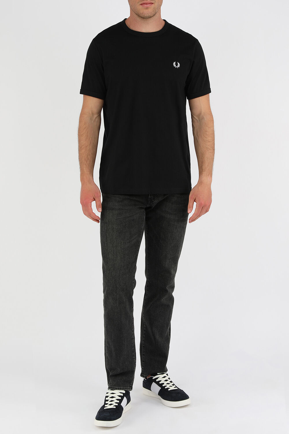 FRED PERRY חולצת טי שחורה עם לוגו