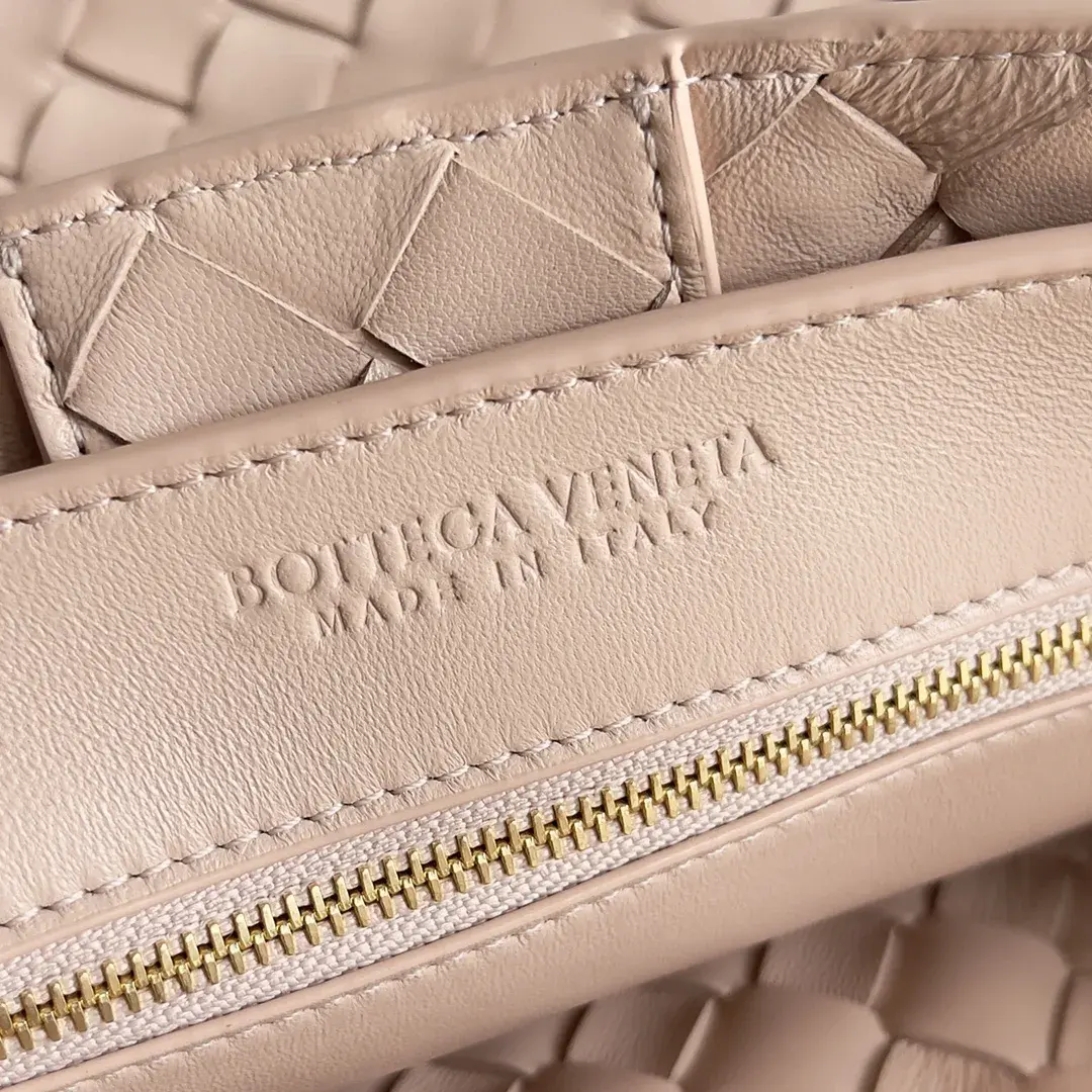 Bottega Veneta White Andiamo Intrecciato Woven Leather Top Handle Bag product photo from LabelPicks