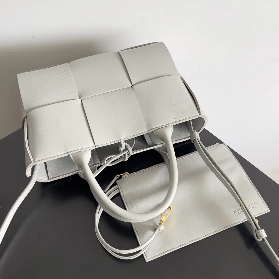 Bottega Veneta Lambskin Tote Bag product photo from LabelPicks