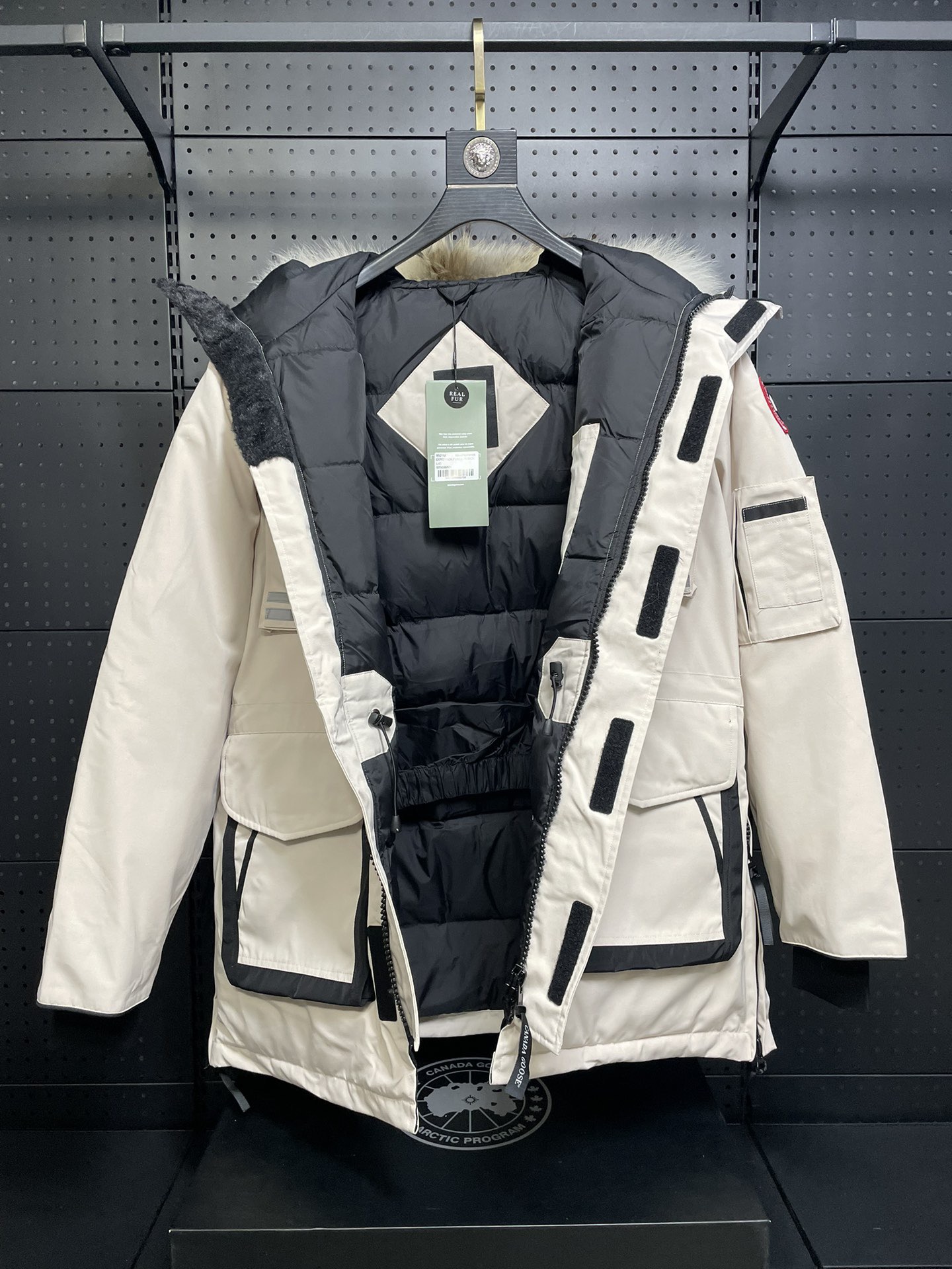 2025 latest leisure trend warm and comfortable ski windproof down jacket