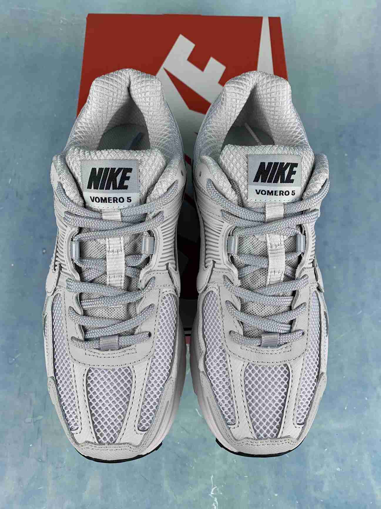 Nike Zoom Vomero 5 Shoes