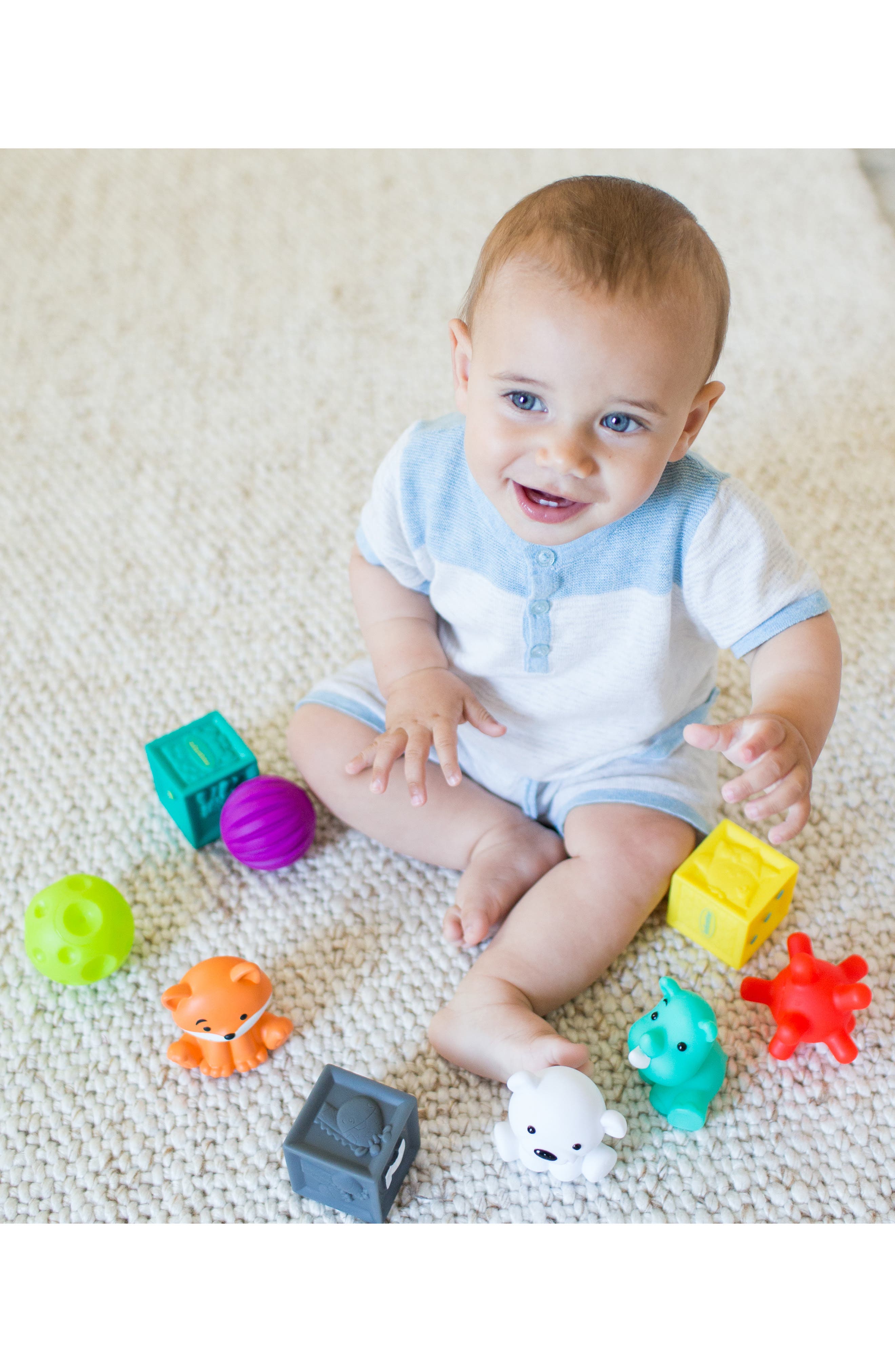 INFANTINO Tub O' Toys™ Set