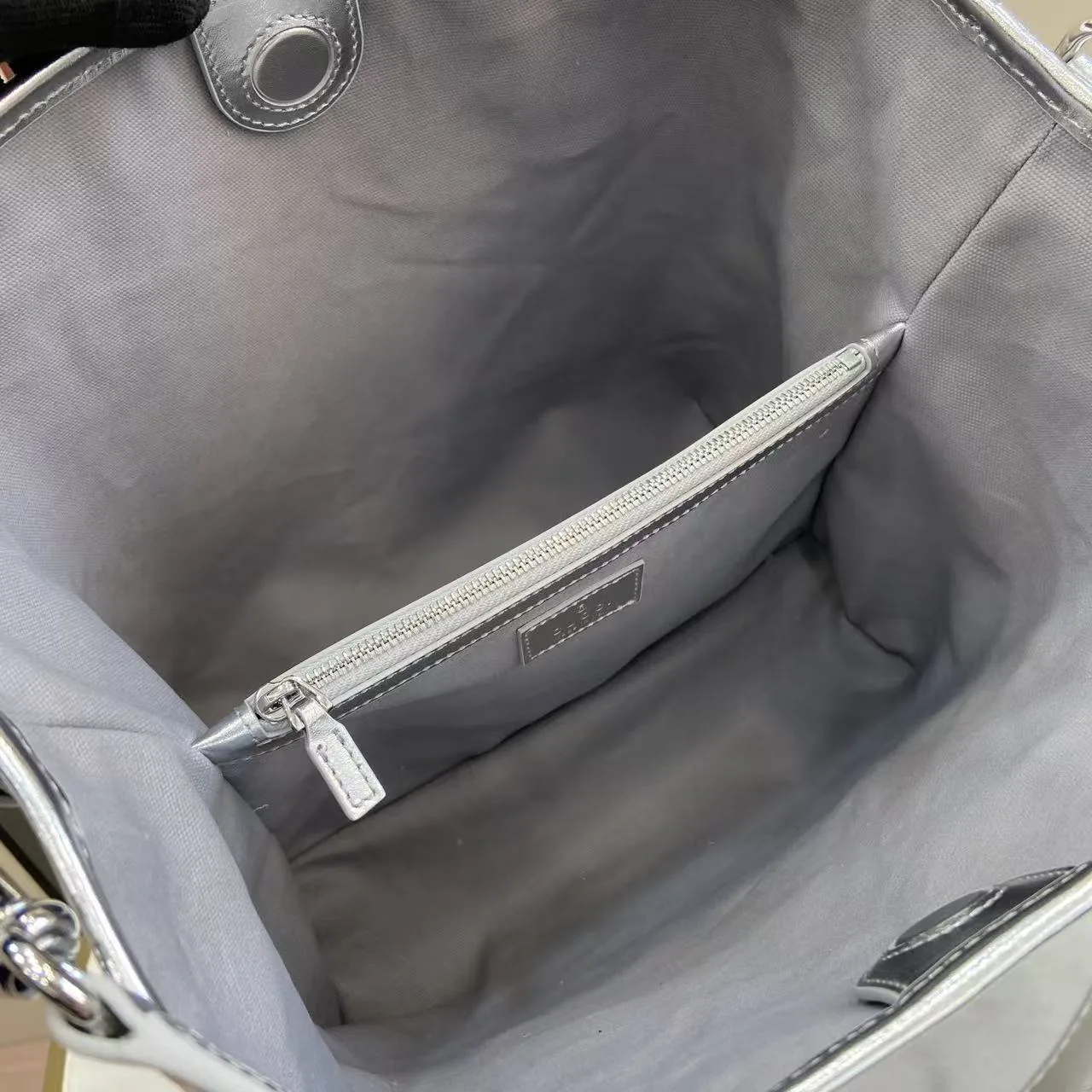 Gucci Silver Shoulder Bag product photo from LabelPicks