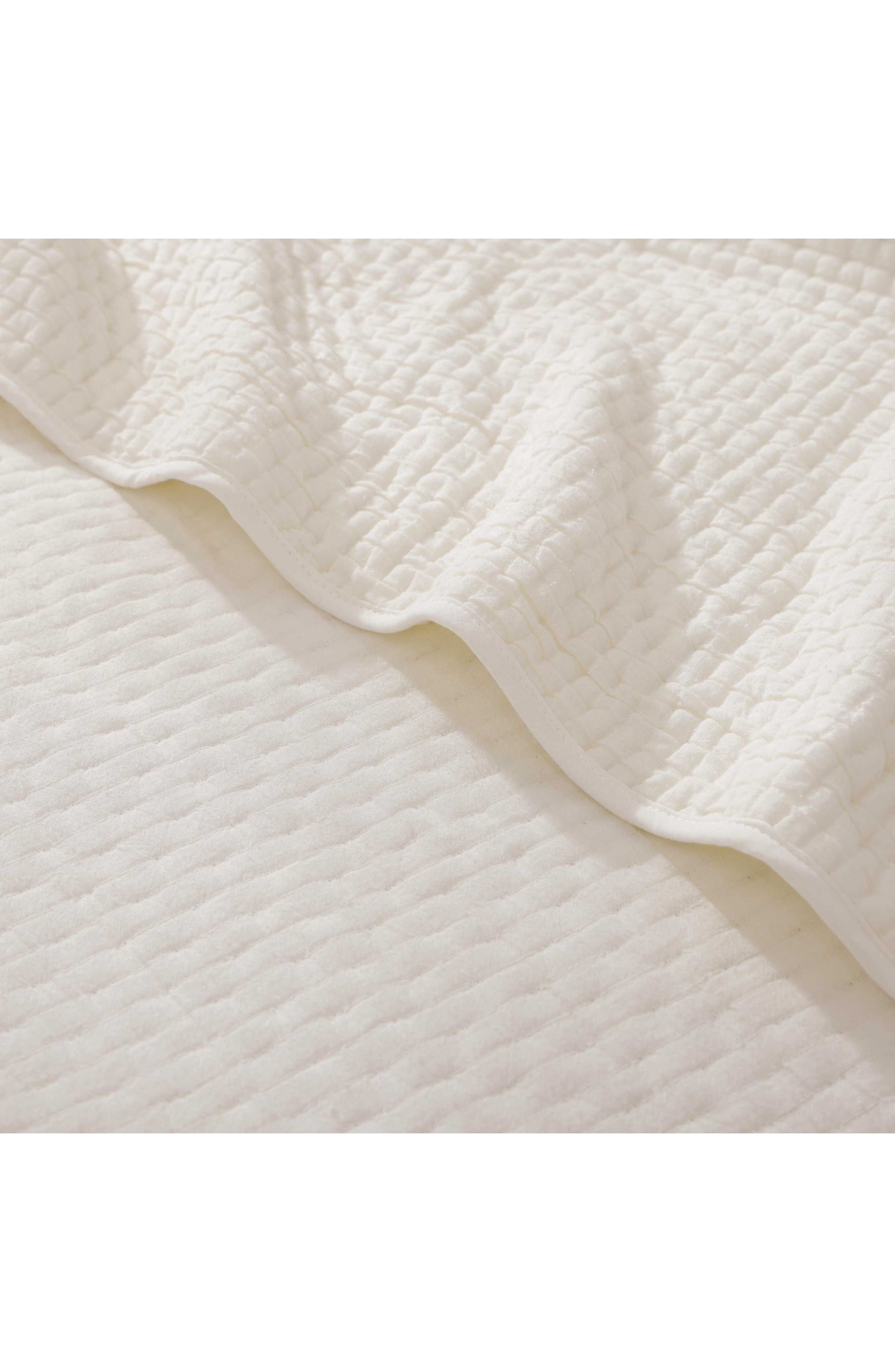 Tommy Bahama Ventura Pick Stitch Quilt & Sham Set