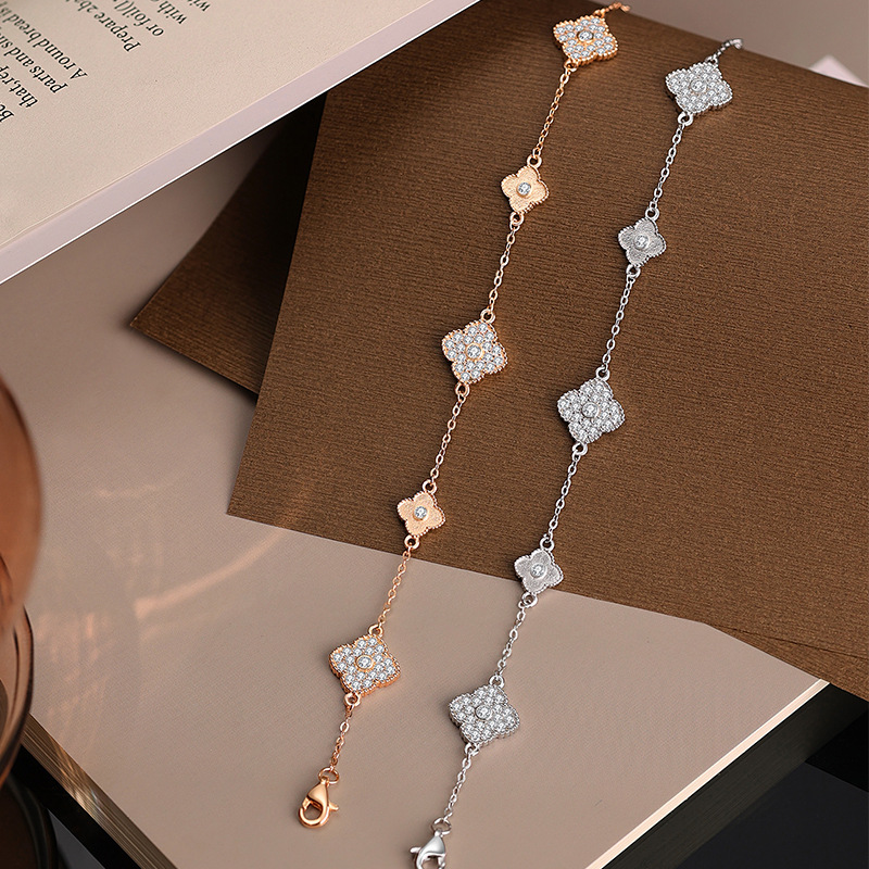 Original design, full-diamond four-leaf clover bracelet for women, made of 925 sterling silver, simple, fashionable, and with a high-end aesthetic, an Instagram-worthy five-flower bracelet, a classic piece of jewelry