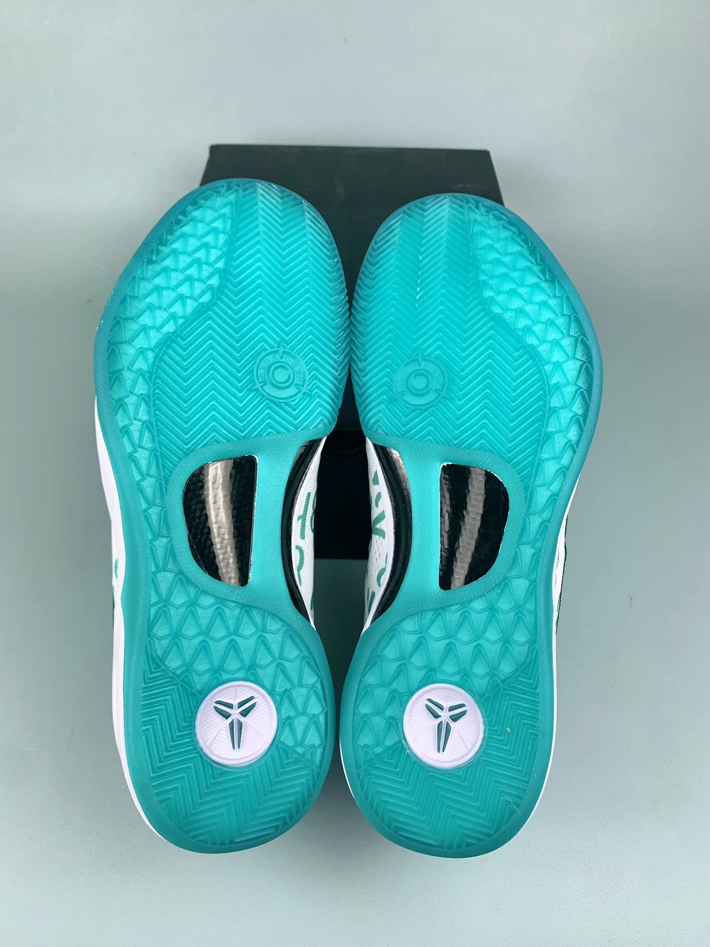 Kobe 8 Protro “Radiant Emerald” Basketball Shoes product photo from LabelPicks