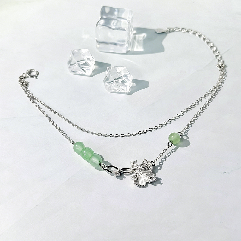 Sansheng has an apricot green stone bracelet, a 999 pure silver retro Chinese-style bracelet, a literary and artistic, lightweight, and luxurious piece of jewelry