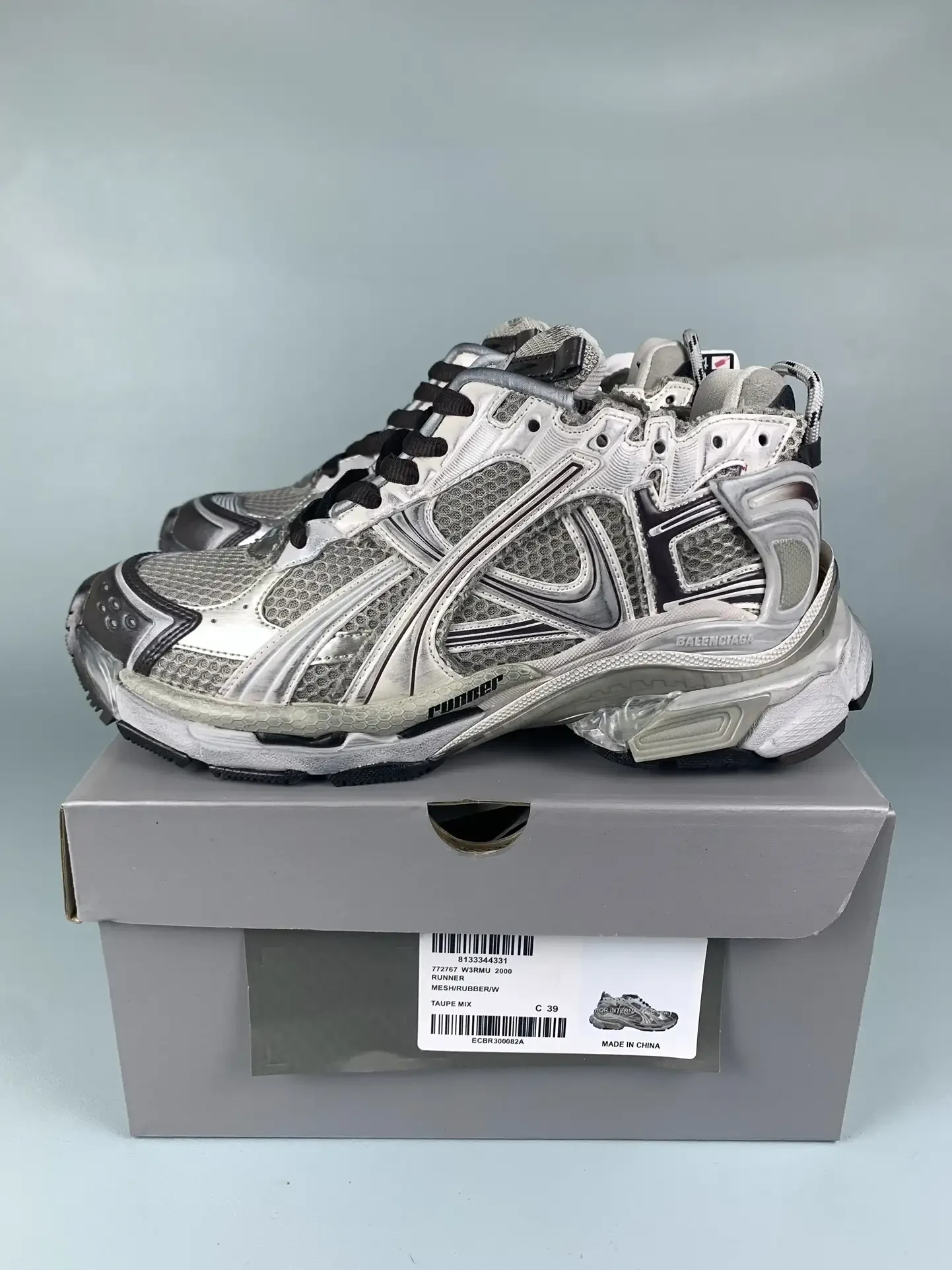 Runner Sneaker 'Dark Grey Black' product photo from LabelPicks
