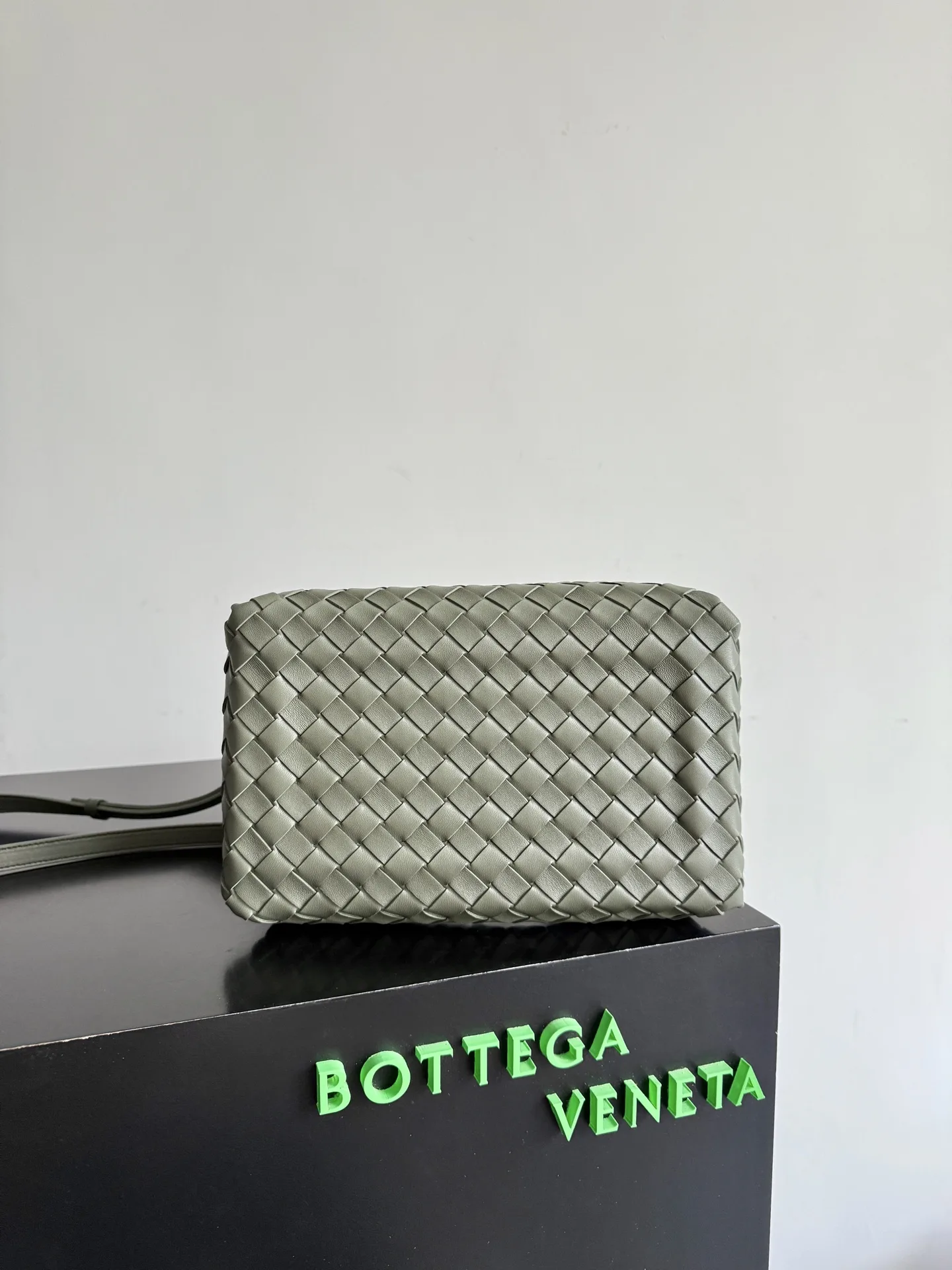 Bottega Veneta Knot Top Handle Bag product photo from LabelPicks