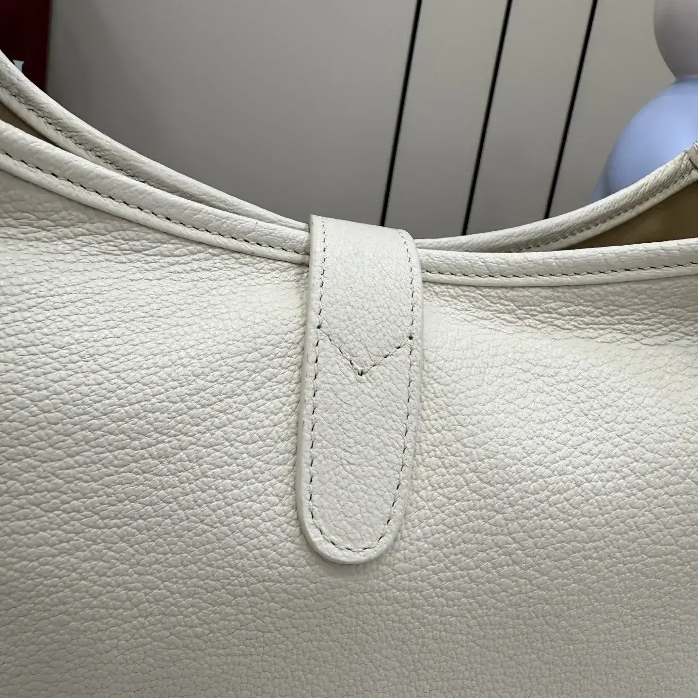 Gucci White Jackie Grained Leather Shoulder Bag product photo from LabelPicks