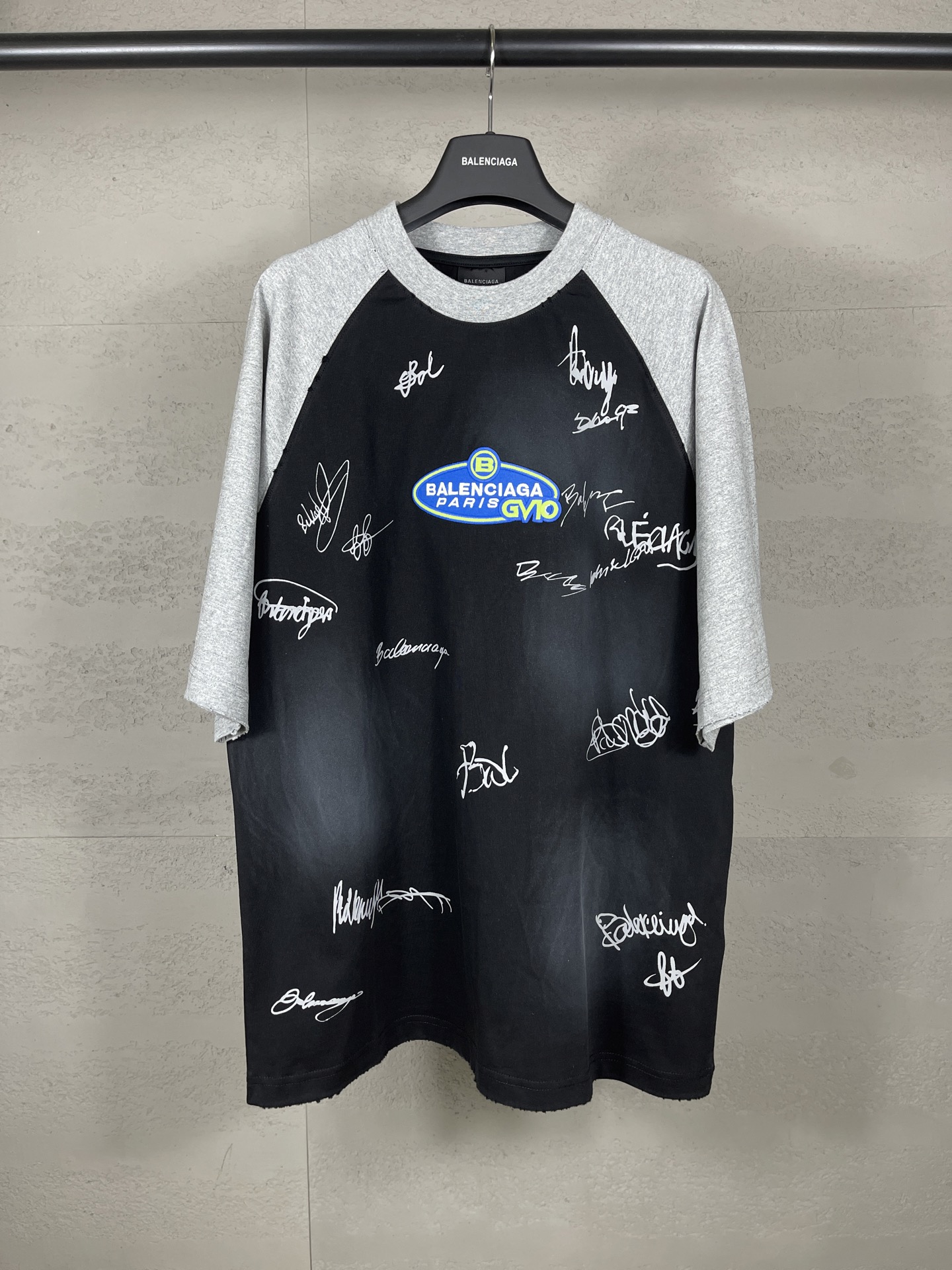 Letters Embroidery Print Round Neck Raglan Sleeve T-Shirt