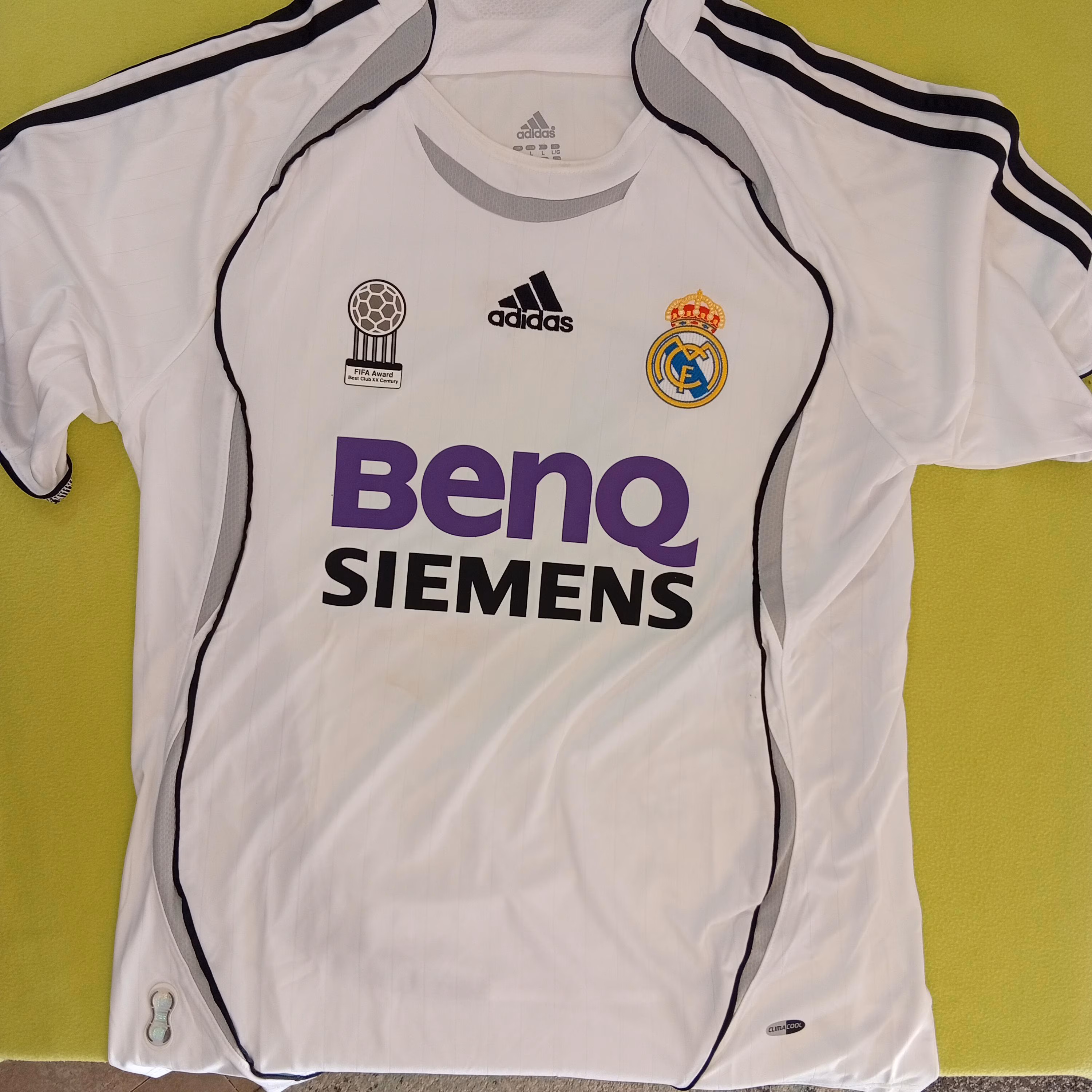 David Beckham Signed Autographed Real Madrid FC Football T-Shirt With COA