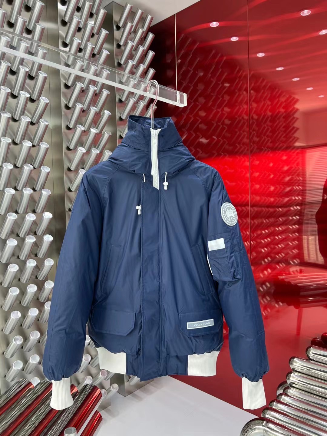 2025 latest trend warm comfortable mountaineering skiing windproof down jacket 0915