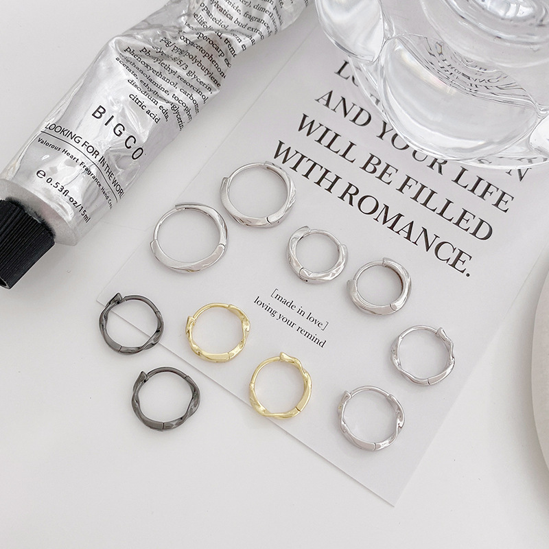 925 sterling silver Möbius hoop earrings, Korean style, simple and minimalist design, fashionable and versatile, with a cool and understated aesthetic