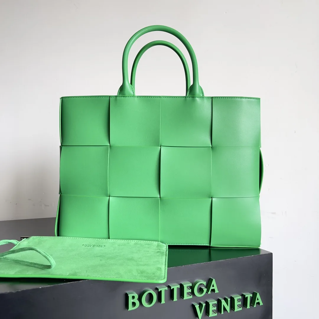 Bottega Veneta Shopper Tote Bag product photo from LabelPicks