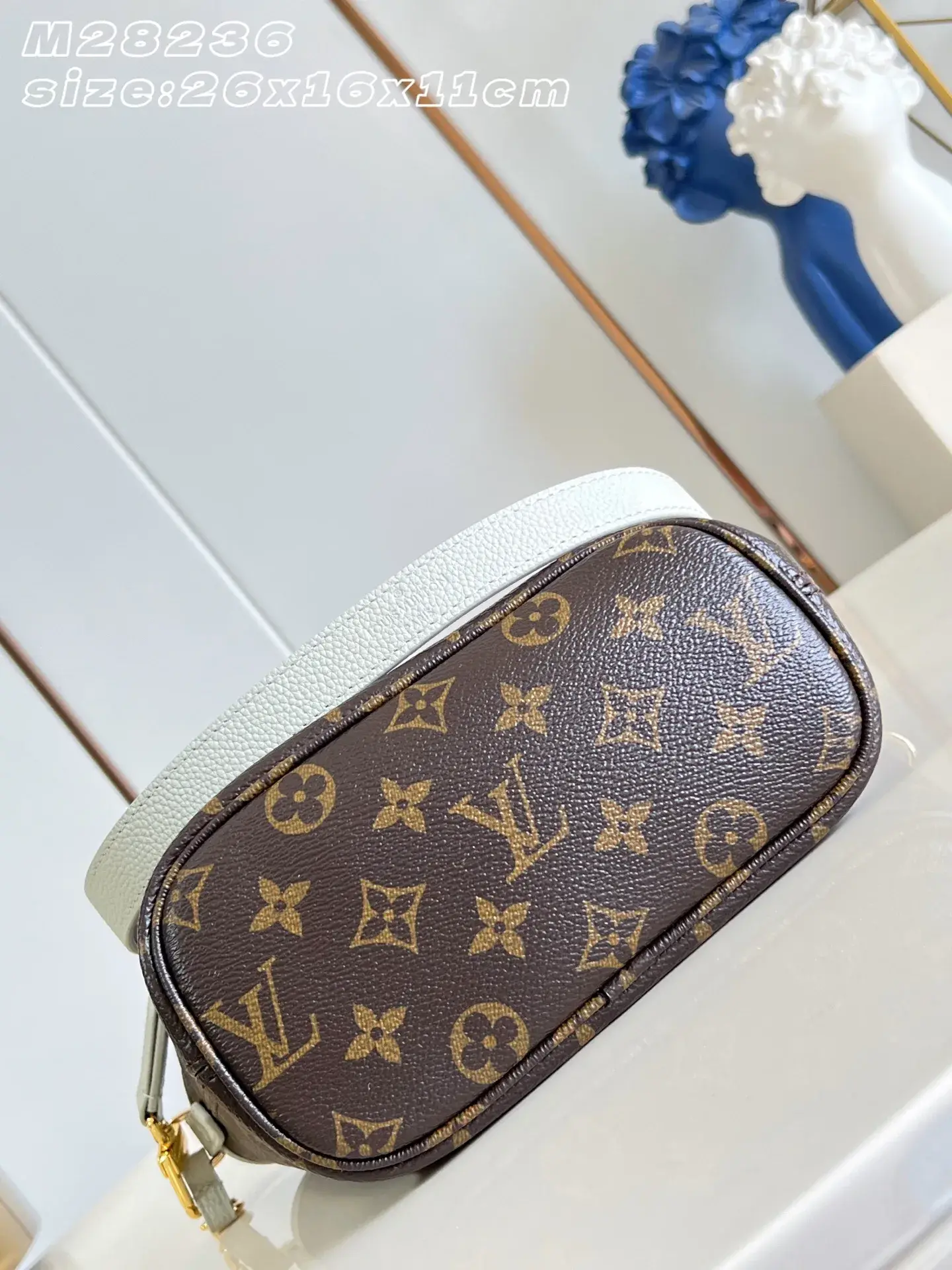 Louis Vuitton Gold Neverfull Tote Bag product photo from LabelPicks