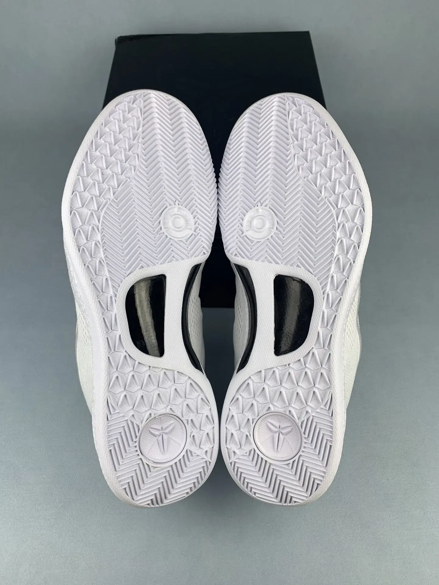 Kobe 8 Protro “Halo” Basketball Shoes product photo from LabelPicks