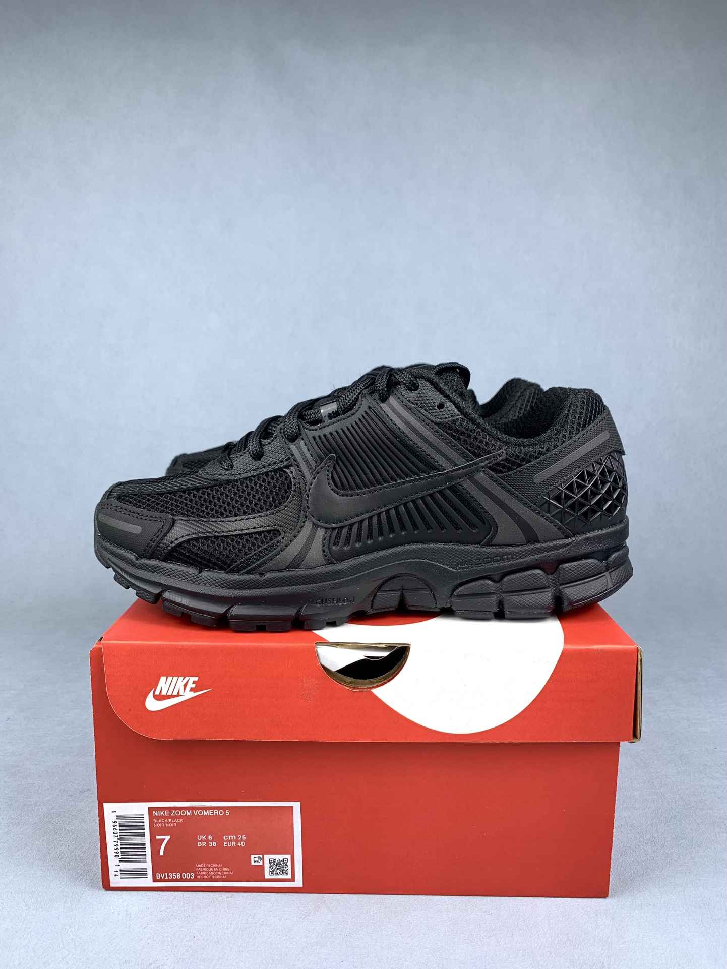 Nike Zoom Vomero 5 Shoes