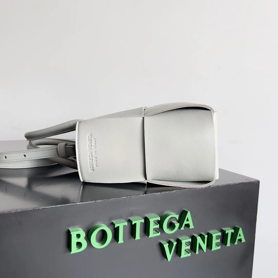 Bottega Veneta Lambskin Tote Bag product photo from LabelPicks