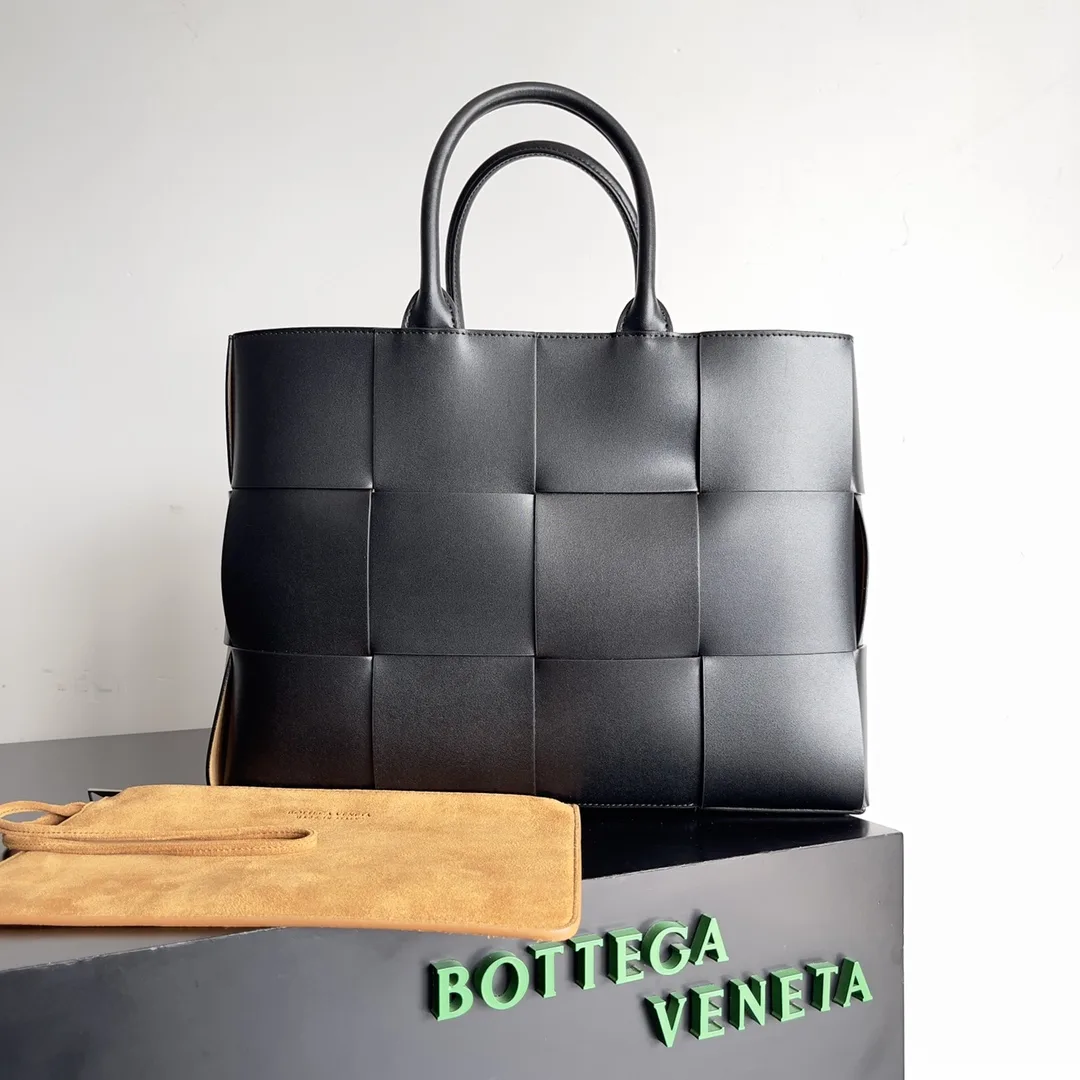Bottega Veneta Carryall Tote Bag product photo from LabelPicks