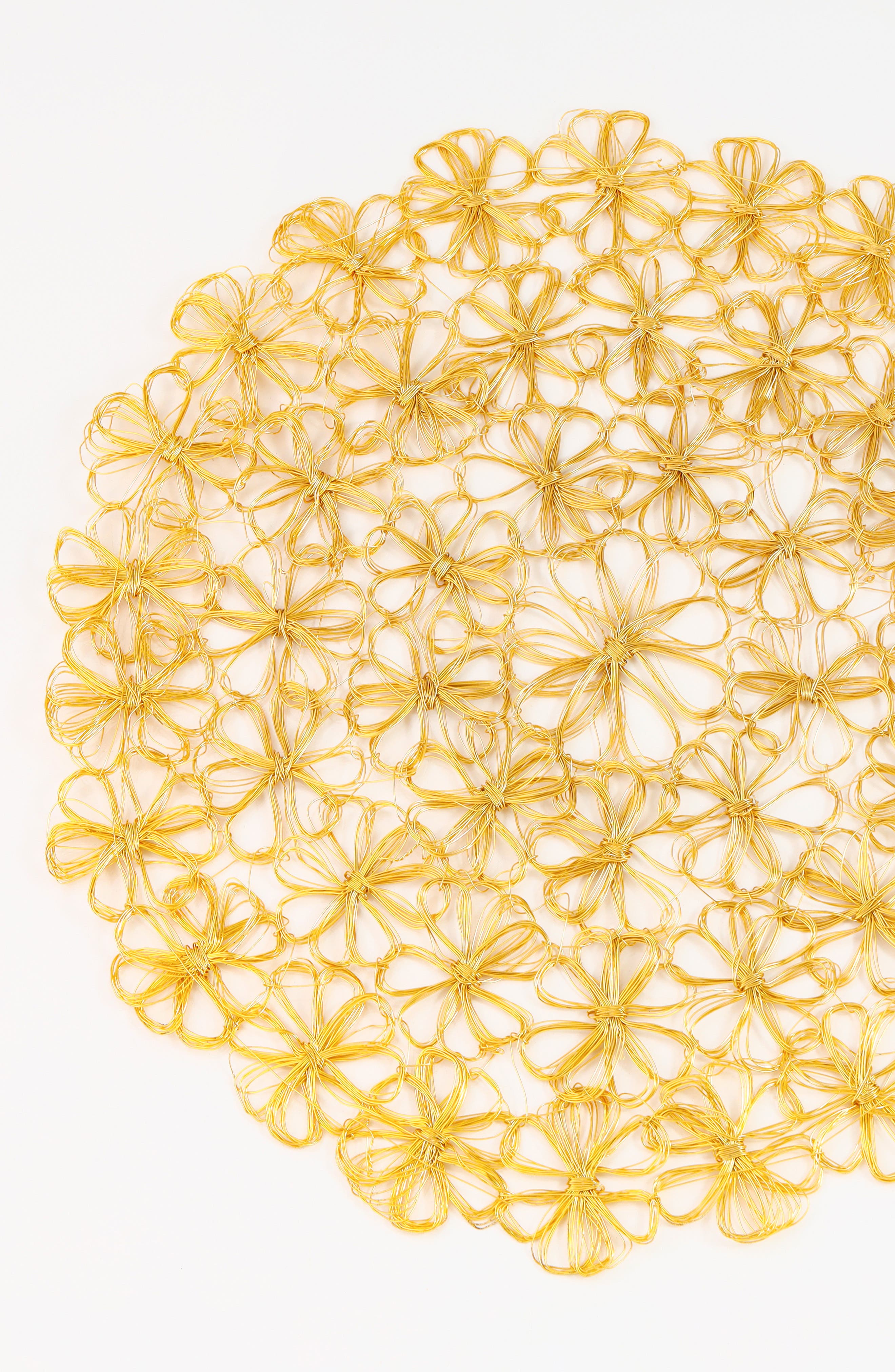 Tiramisu Petal Cluster Lace Metal Placemat