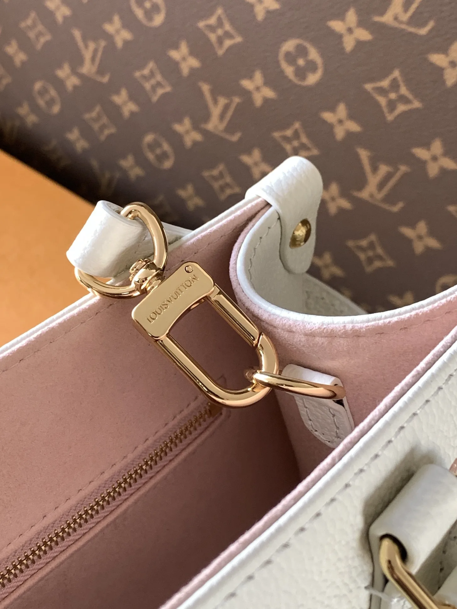 Louis Vuitton White Onthego Calfskin Top Handle Bag product photo from LabelPicks