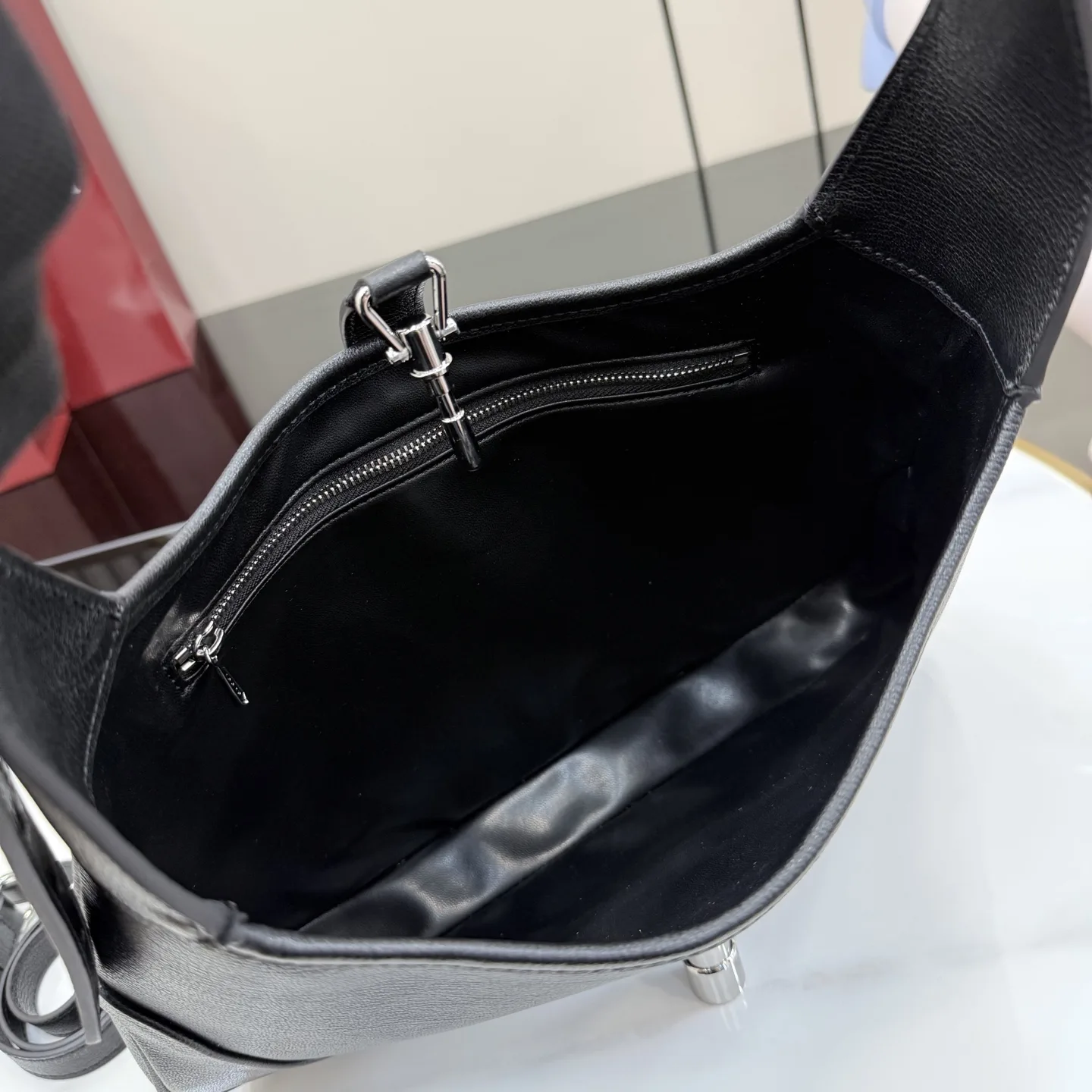 Gucci Black Jackie Grained Leather Shoulder Bag product photo from LabelPicks